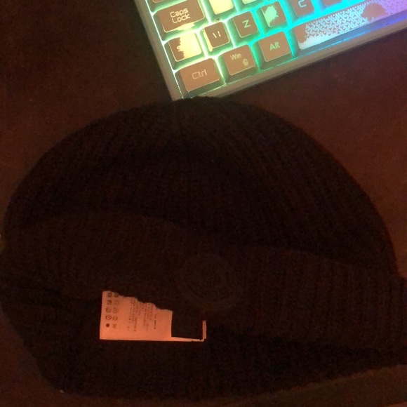 I’m selling moncler hat weared once - Picture 3 of 3